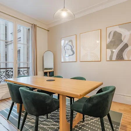 Chic & Centra 2 Bedrooms In The Heart Of Le Marais